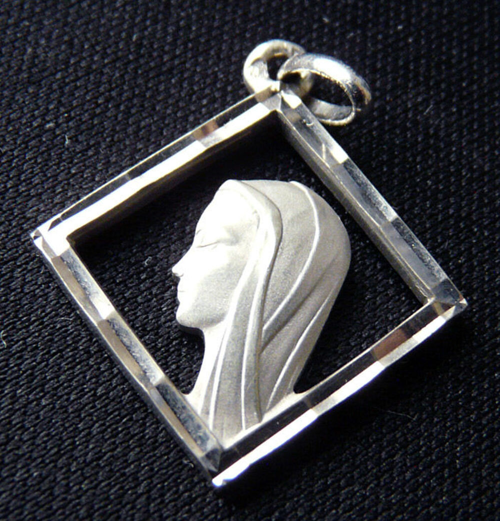 M&eacute;daille Pendentif carr&eacute; de la Vierge- M&eacute;tal argent&eacute; vintage Bijoux et montres