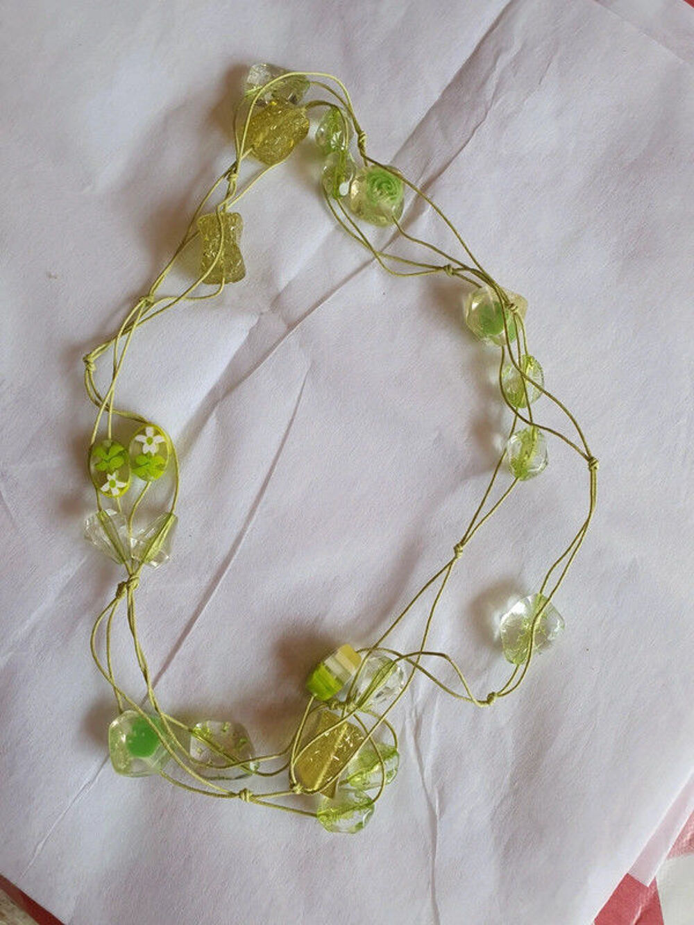 Collier fantaisie printannier vert Bijoux et montres