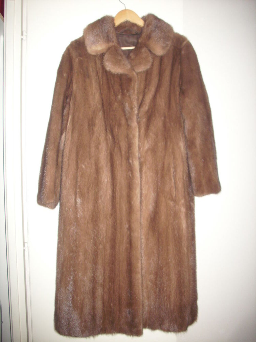 Manteau v&eacute;ritable vison pleine peau. Vêtements