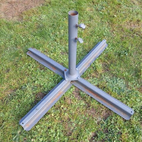 1 pied parasol + 4 plots b�ton de lestage 35 Vendeuvre-du-Poitou (86)