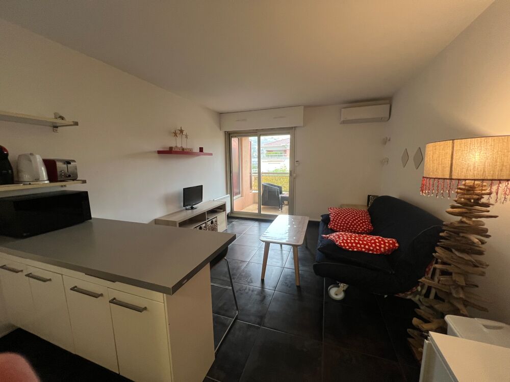 Location Appartement Studio 2 pas des plages golfe Juan facile accessible Sophia. Vallauris
