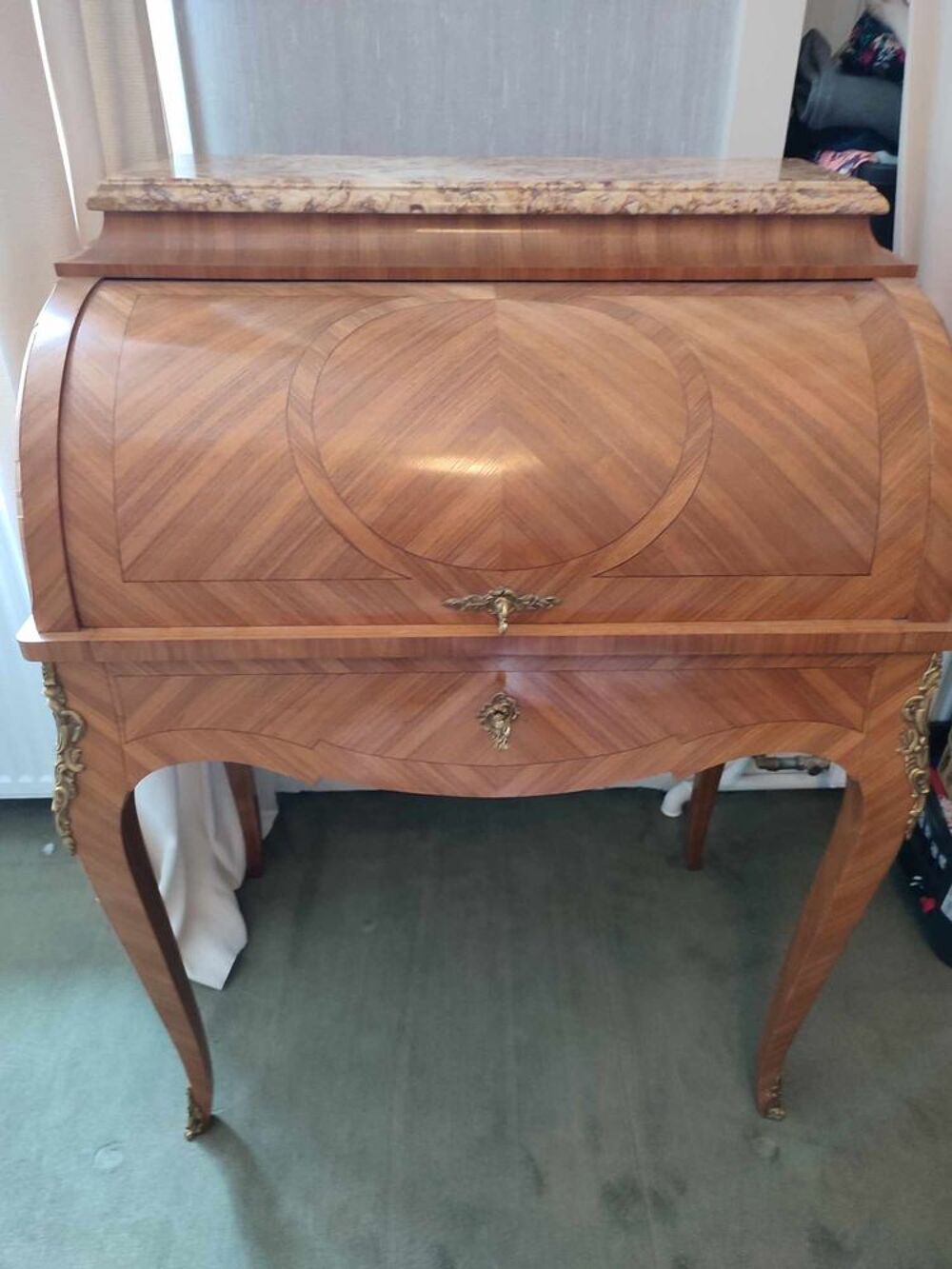 Lot de meubles chambre &agrave; coucher style Louis-Philippe Meubles