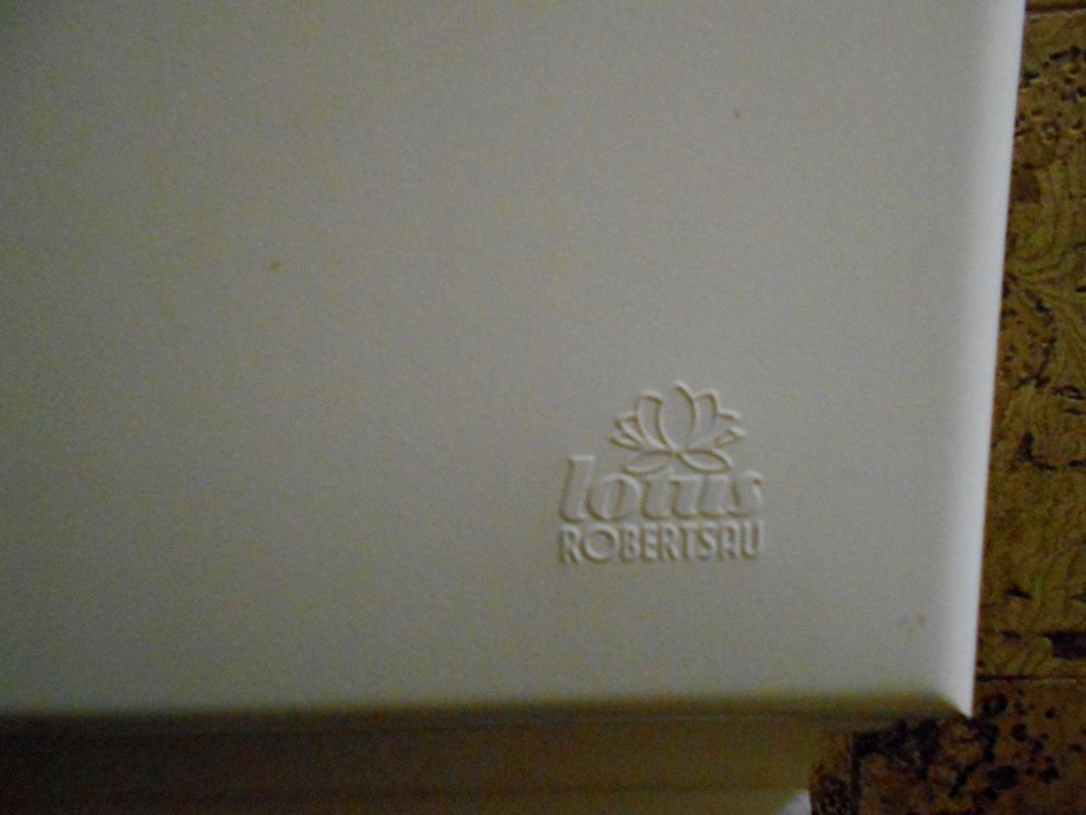Distributeur de papier essuie mains marque LOTUS Meubles