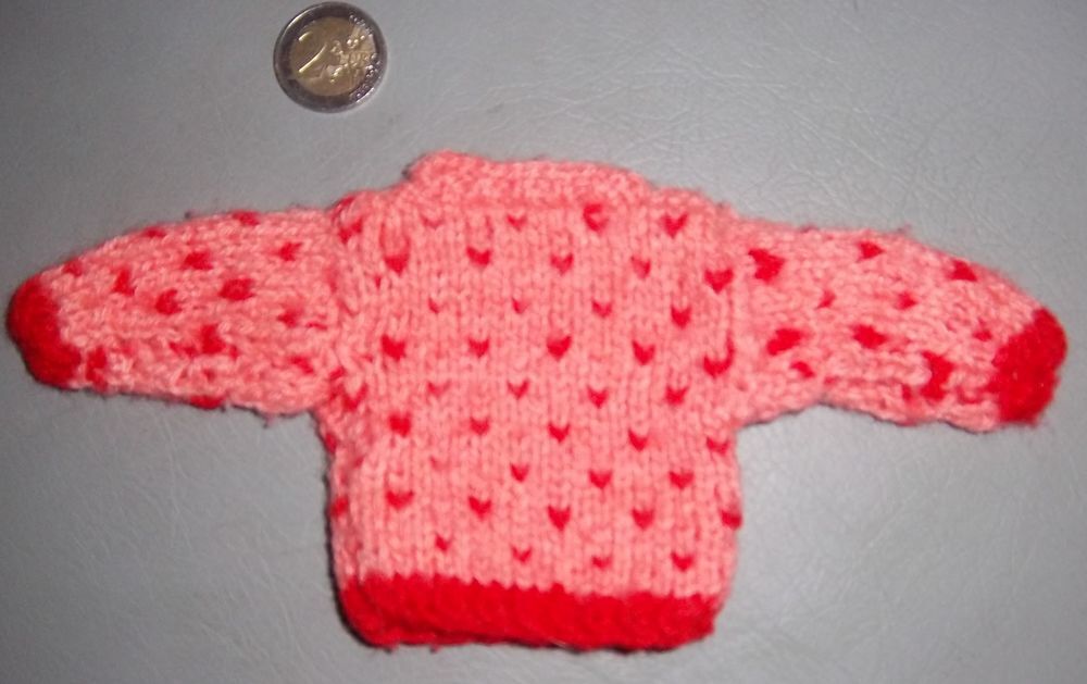 Joli pull tricot&eacute; petite poup&eacute;e 20 cm Jeux / jouets
