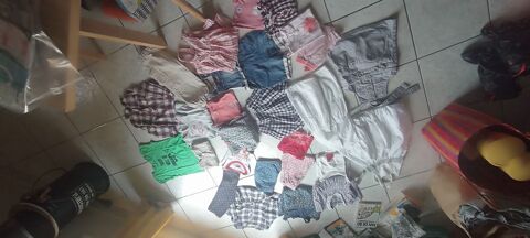 Lots de vêtements fille 2ans Penchard (77)