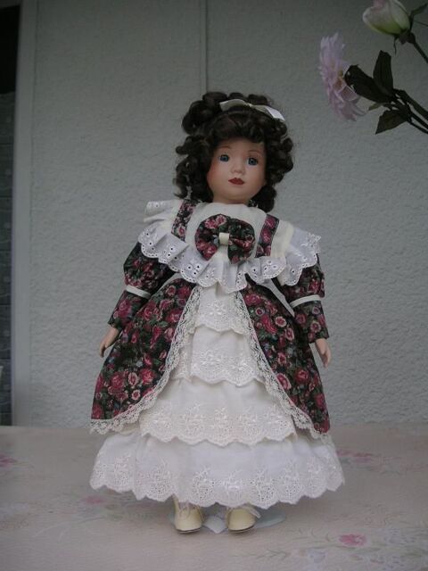 Poupée Charlène en porcelaine - Neuve 20 Celles-sur-Belle (79)