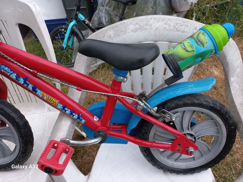 VELO ENFANT 10 POUCES-VELO 35 Euros-VELO DE 2 A 3 ANS Vélos