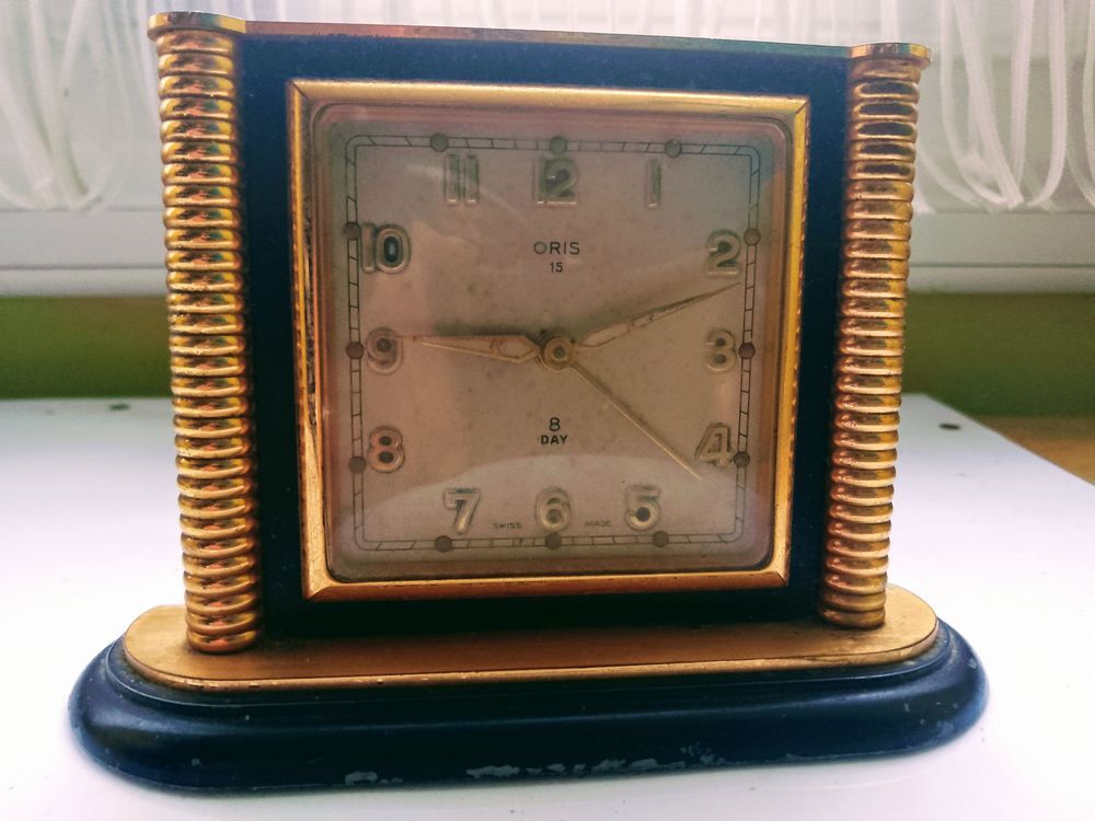 Ancienne horloge oris suisse m&eacute;canique 8 jours en laiton Bijoux et montres
