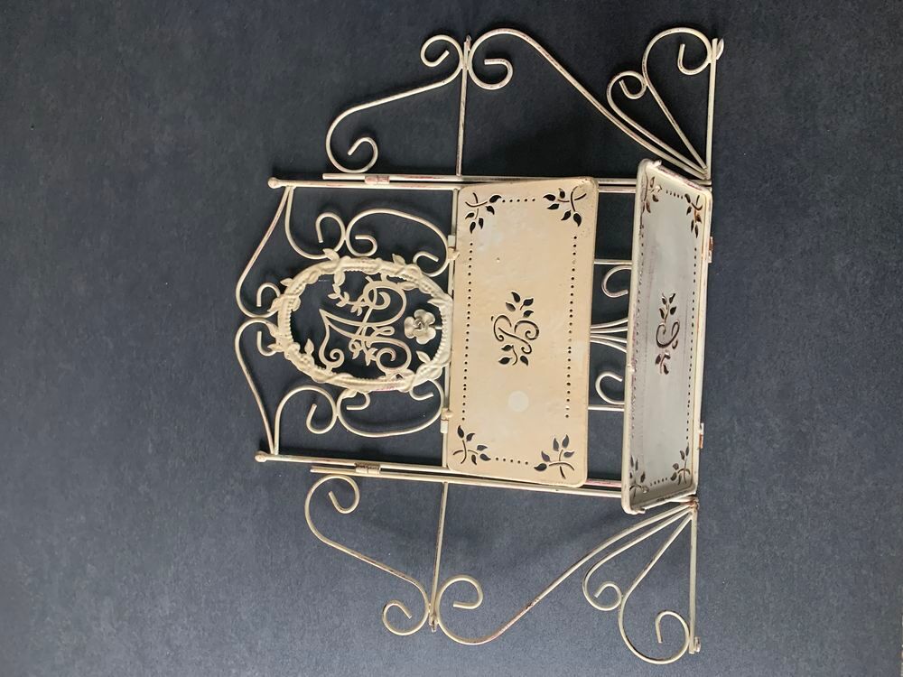 magnifique &eacute;tag&eacute;re m&eacute;tallique
Décoration
