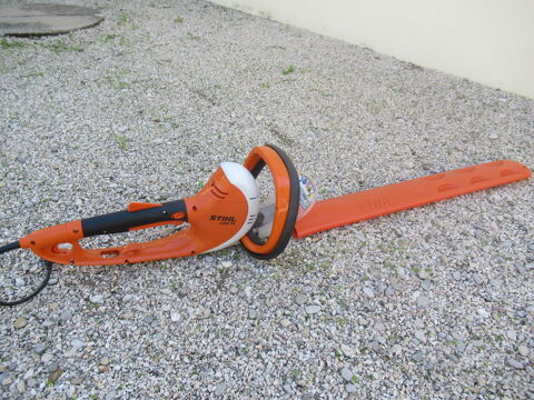 TAILLE HAIE ELECTRIQUE MARQUE STIHL 150 Monteux (84)
