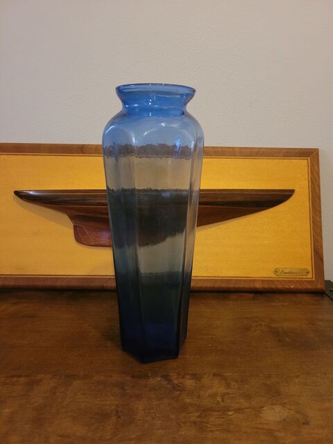 Vase bleu (verre) en trs bon tat Hauteur 31cm - Col 18cm 20 Marseille 2 (13)