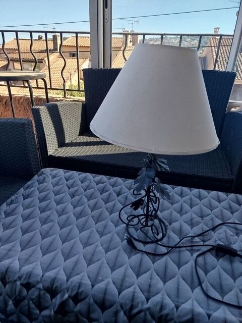 Lampe de table en fer forgé Peymeinade (06)