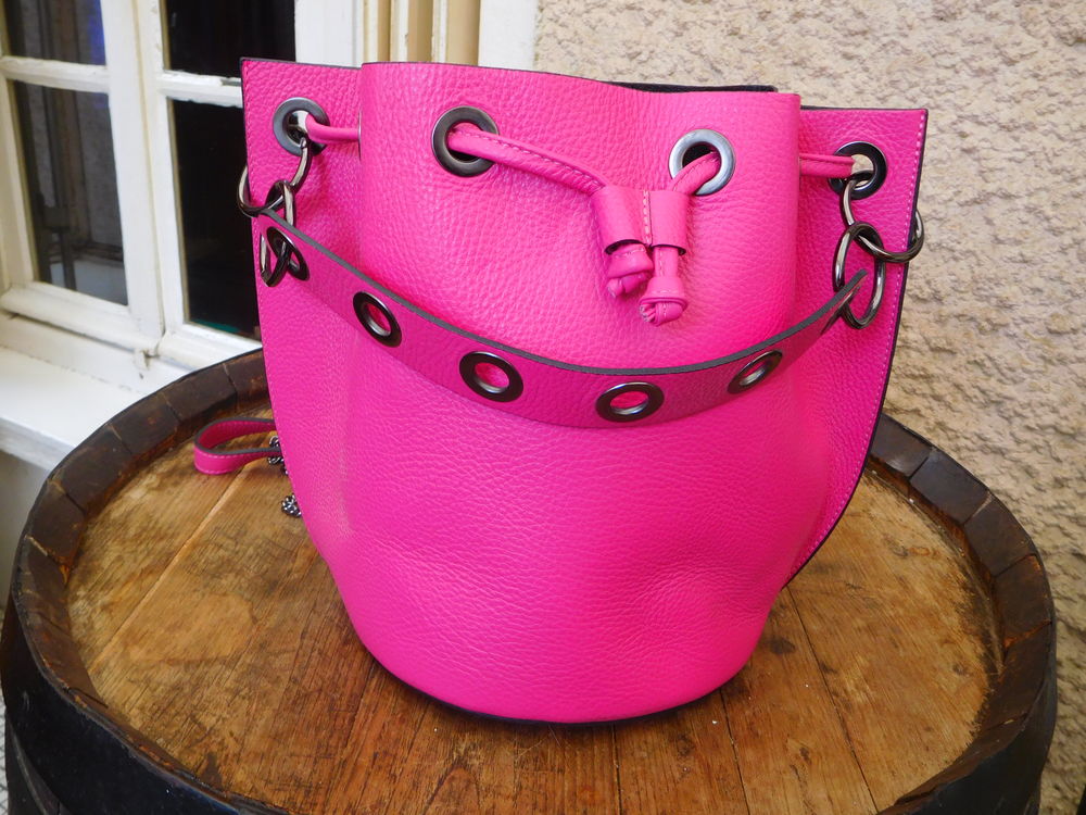 tr&egrave;s beau sac &agrave; main neuf Maroquinerie