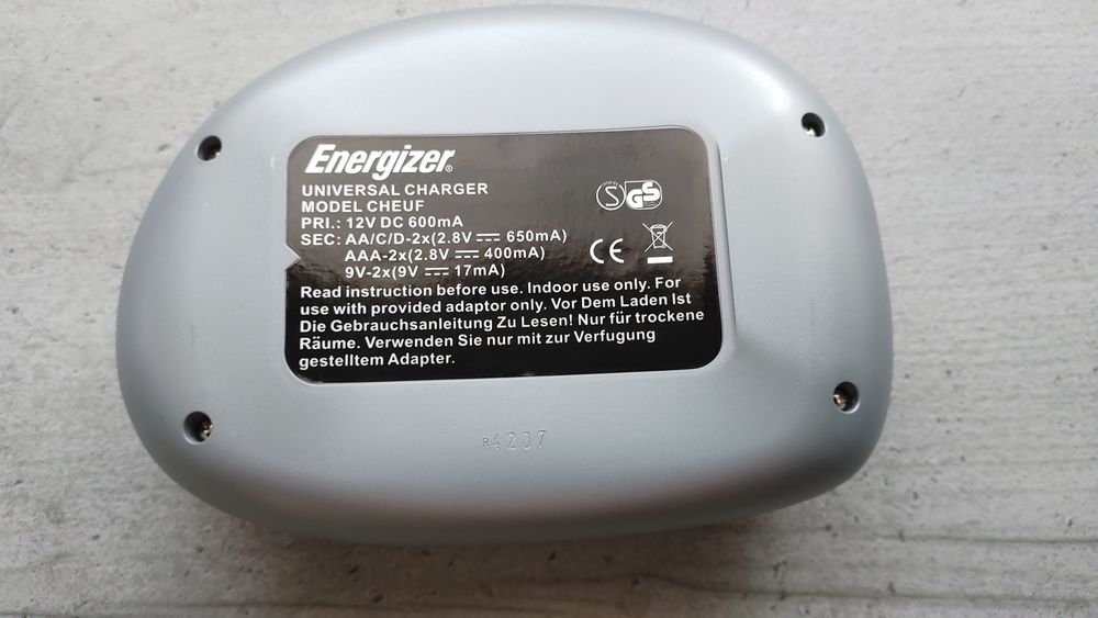 Chargeur de Batterie Universel Energizer avec 22 Piles/Accus Matriel informatique