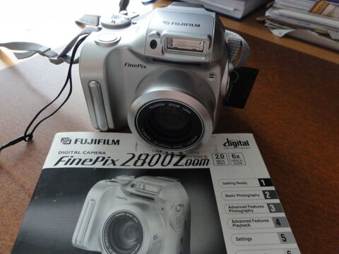 Appareil photographique Fujifilm FinePix 2800 Zoom
42 La Rochelle (17)