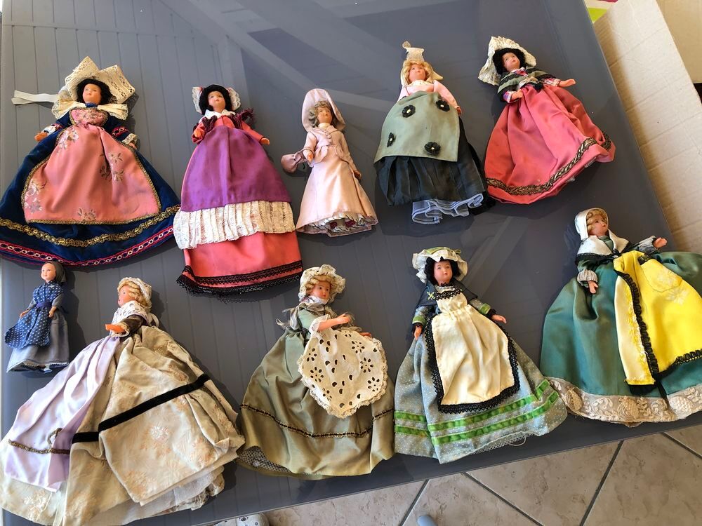 Lot de poup&eacute;es 