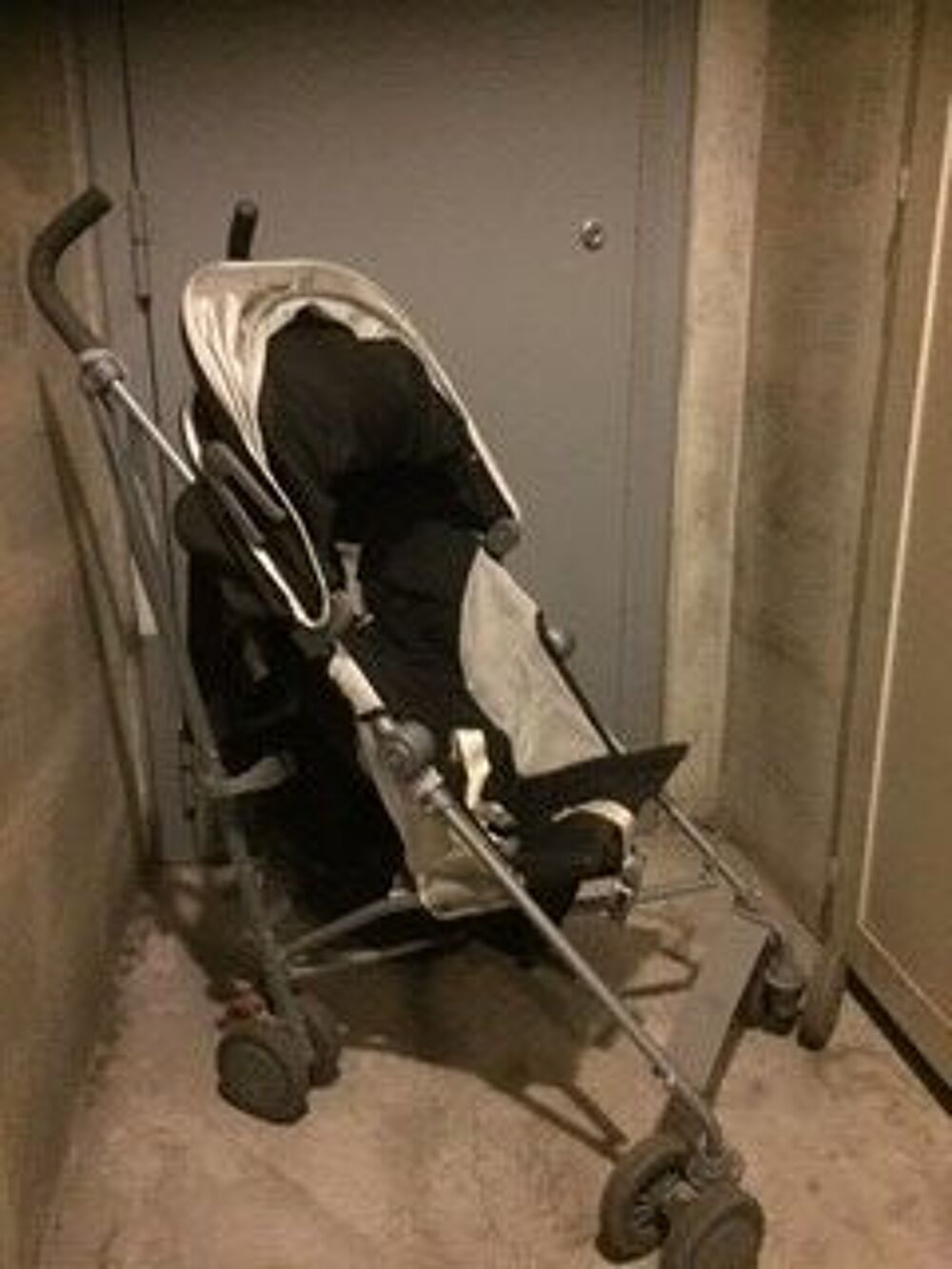 POUSSETTE MACLAREN ET CAPE DE PLUIE Puériculture