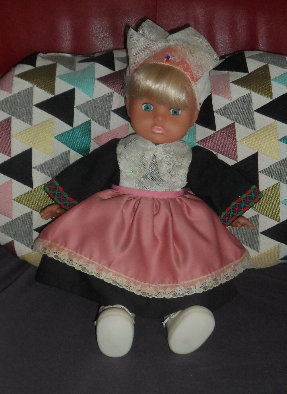 Poup&eacute;e Hauteur 40 cm en plastique et tissus ferme les yeux Jeux / jouets