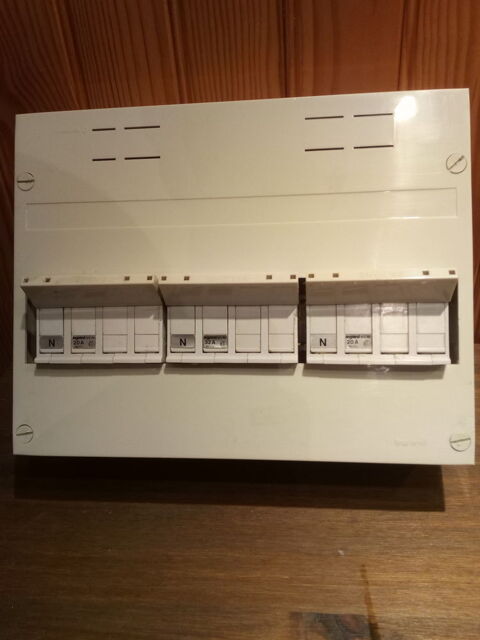 Coffret avec coupe circuit fusible 8 R�ding (57)