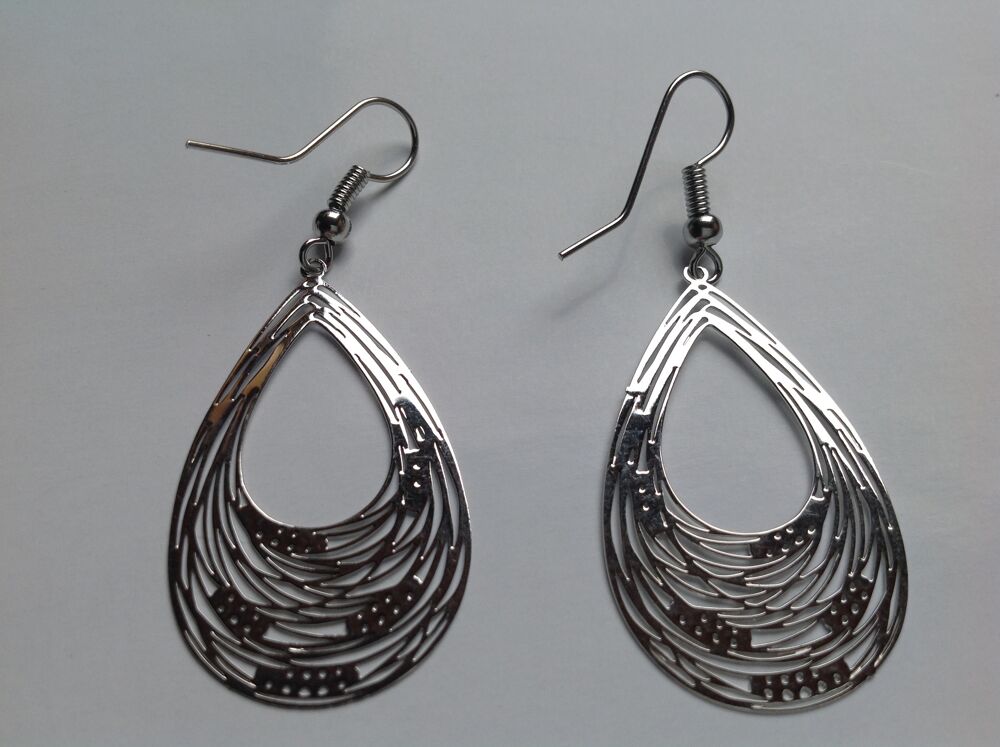 BOUCLES OREILLES ARGENT&Eacute; GOUTTE d'EAU Envoi possible
Bijoux et montres