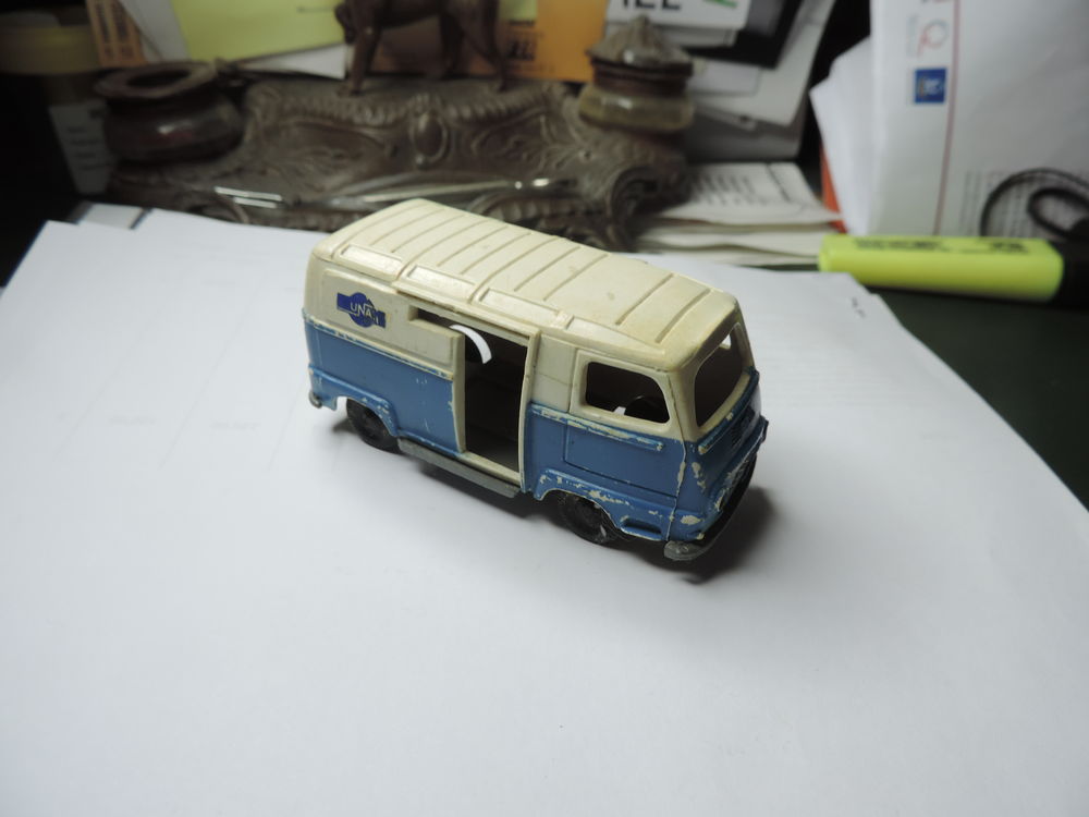 RENAULT ESTAFETTE - Echelle : 1/48 &egrave;me. 