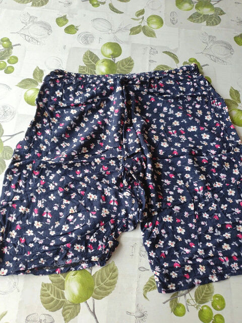 Short � fleur 
taille 42 
4 Aubvillers (80)