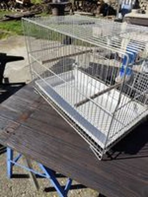   une cage moyenne  