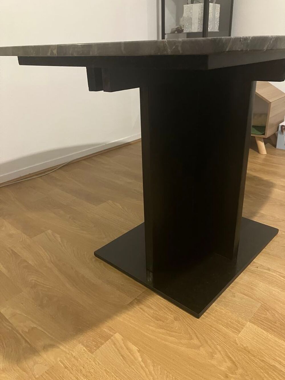 Table &agrave; manger en marbre Meubles