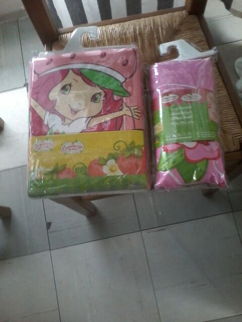 Lots housse de couette taie  et drap  charlotte au fraises Tourcoing (59)