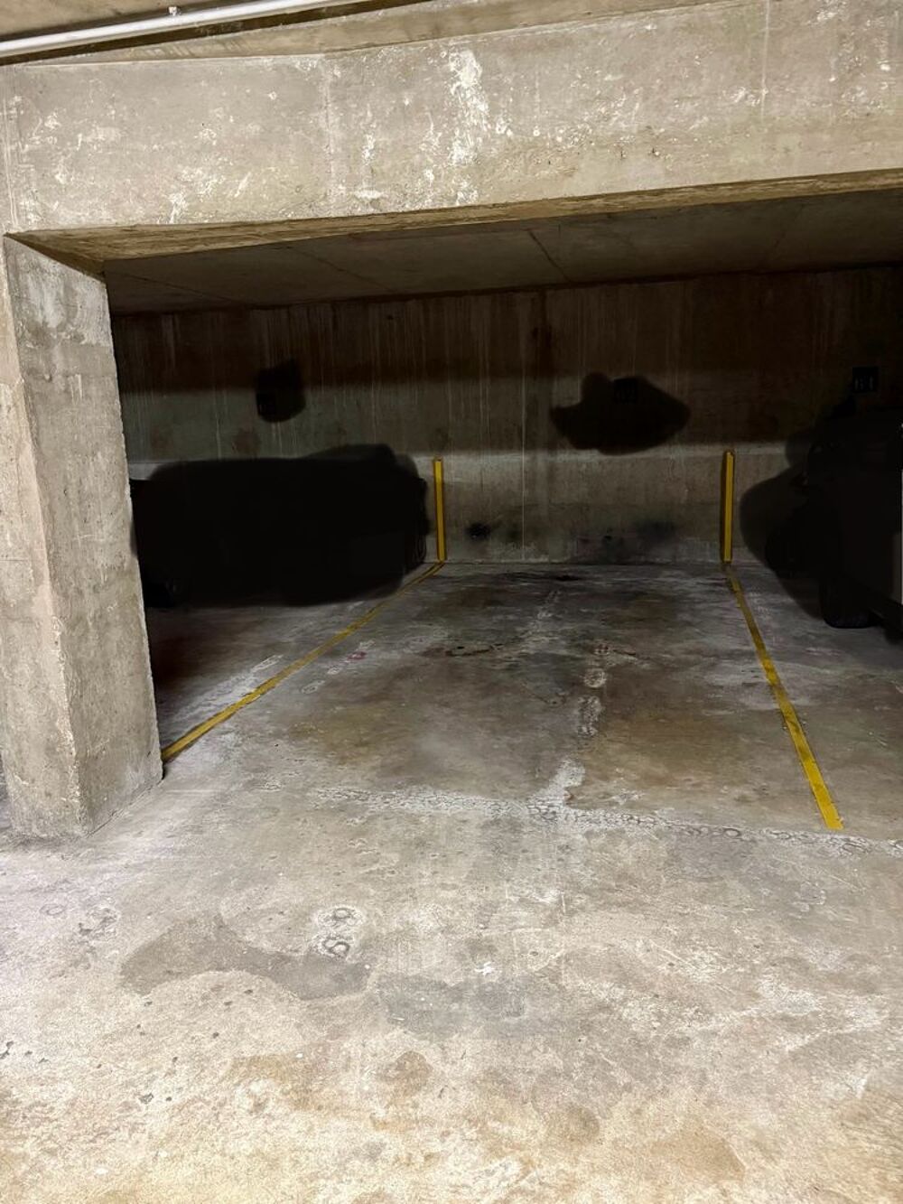 Location Parking/Garage Grand emplacement de parking ? Saint-Cloud (Val d'Or Saint-cloud
