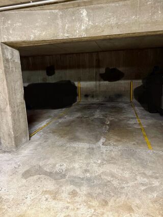  Parking / Garage à louer 10 m²