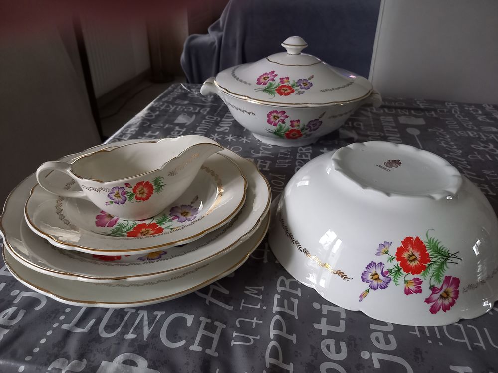 3 plats, soupi&egrave;re et ses15 assiettes creuses Cuisine