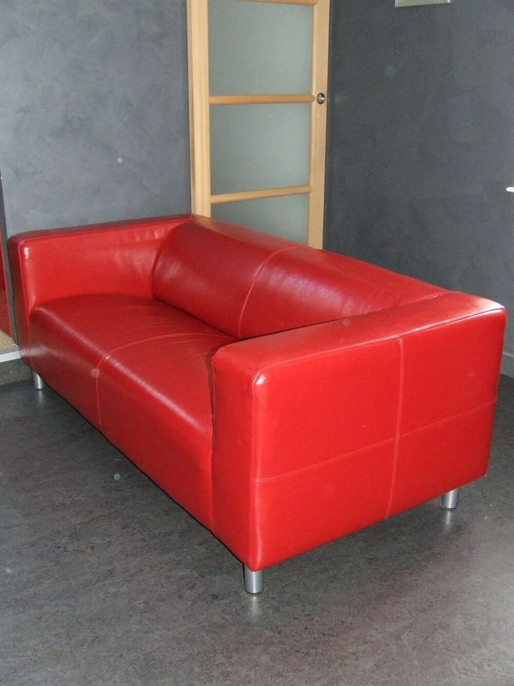 2 canap&eacute;s cuir rouge Meubles