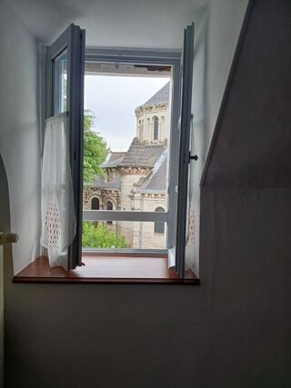  Appartement à louer 3 pièces 75 m²