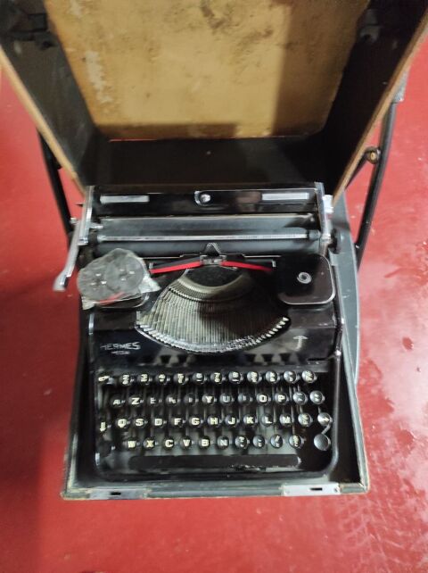Machine à écrire portable Hermes  30 Sartrouville (78)