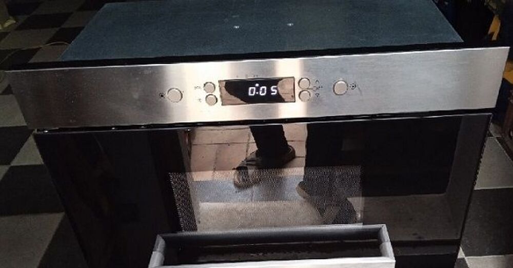 Four-micro ondes encastrable. Cuisine
