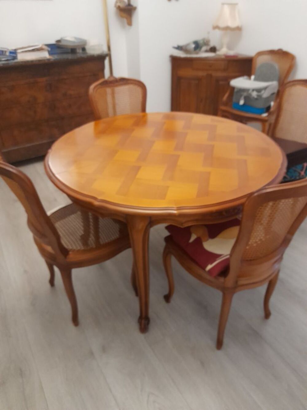 Table de salon, 2 rallonges, 6 chaises Meubles