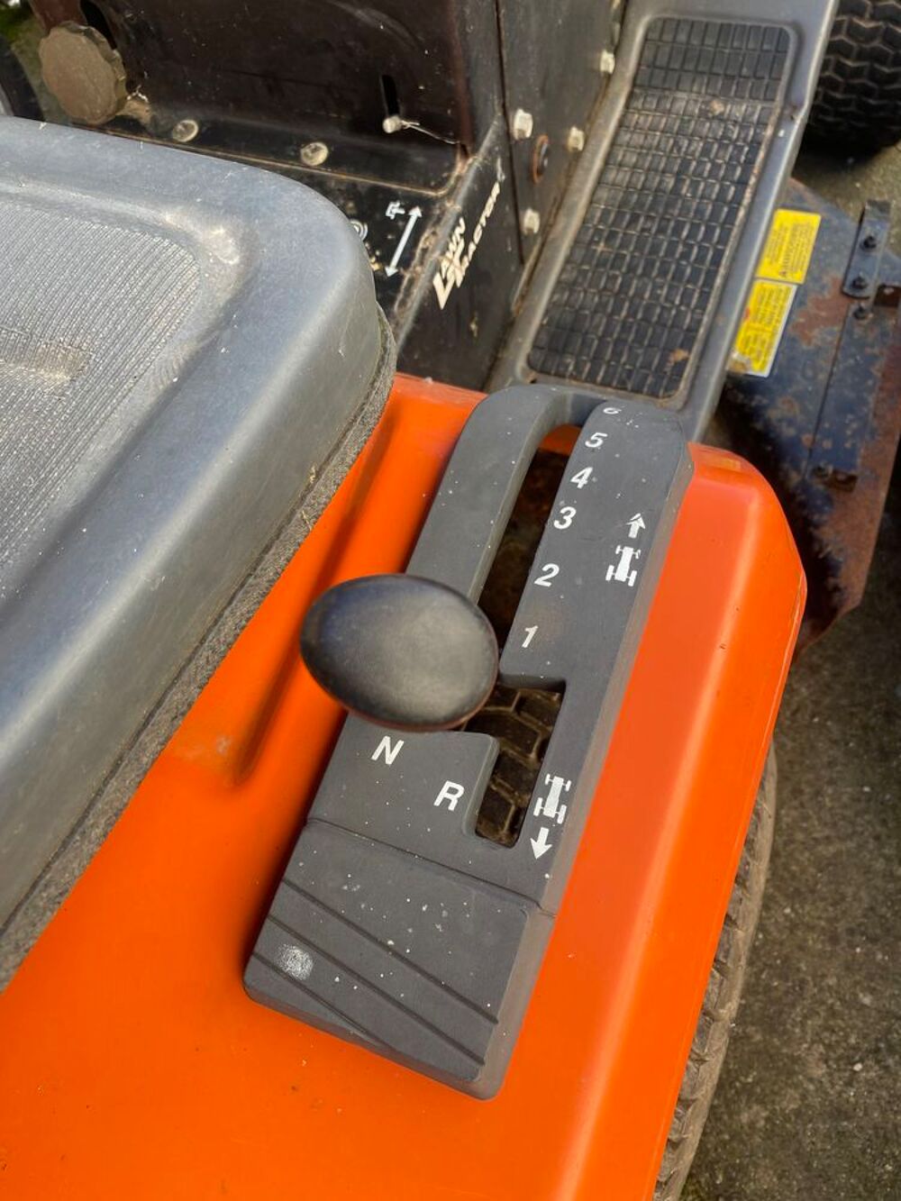 Tracteur husqvarna &agrave; r&eacute;parer Jardin