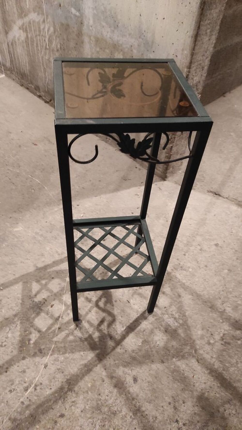 colonne en fer forg&eacute; dessus verre Meubles