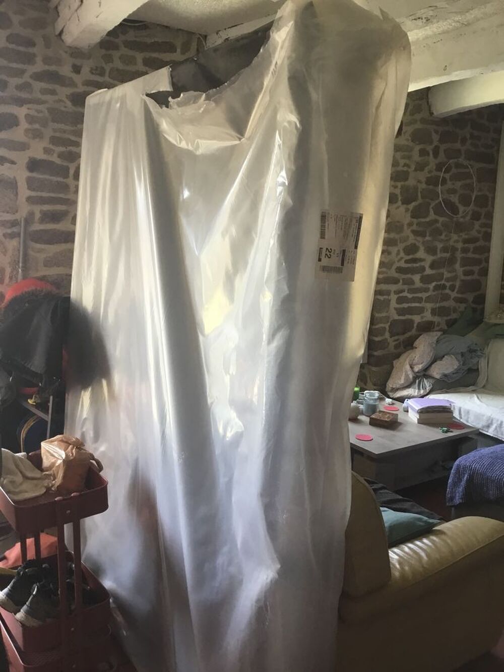 Sommier tapissier NEUF 140cm x 200cm avec pieds Meubles