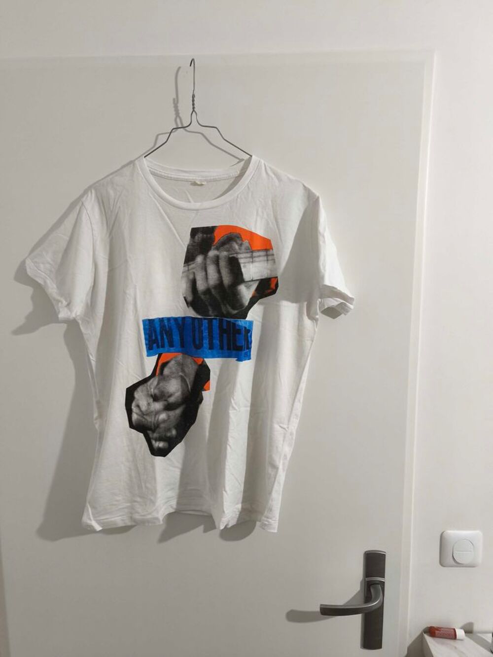 Lot de v&ecirc;tements neufs de diff&eacute;rentes tailles (Diesel, Jeans Cimarron, Wild Woman) Vêtements