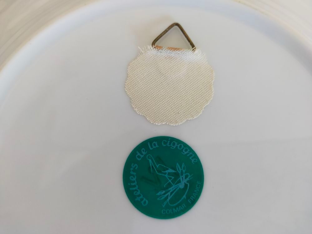 Assiette porcelaine d&eacute;co &quot;noces d'or 50 ans&quot; sous motif flor Dcoration