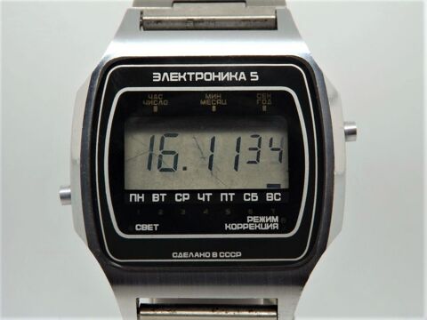 Belle montre sovitique LCD Elektronika 5 annes 70/80 CCCP 75 Larroque (31)