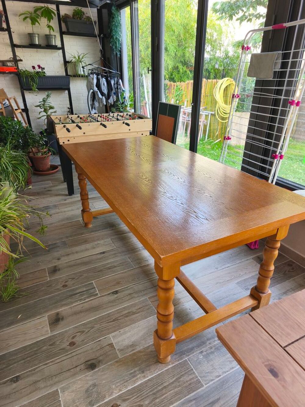Table a manger en bois en bon &eacute;tat Meubles