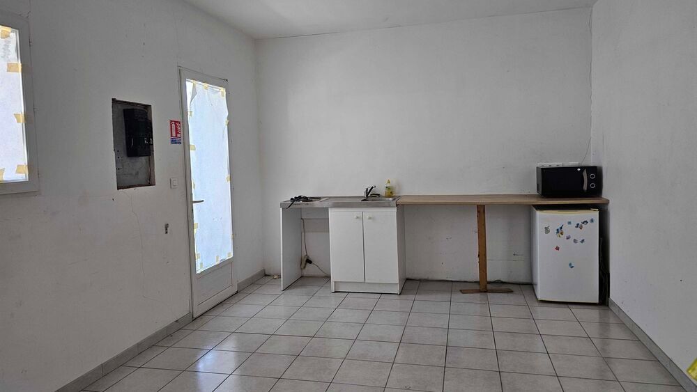   LOCAL GARDE MEUBLE 25 M2 