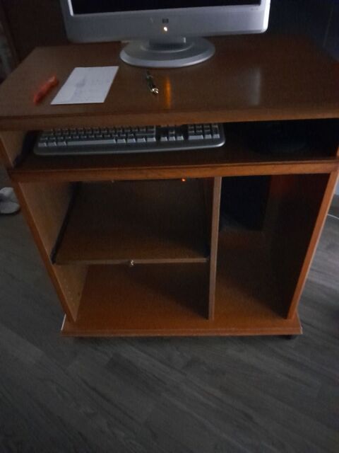 Meuble ordinateur sur roulette 45 Saint-Galmier (42)