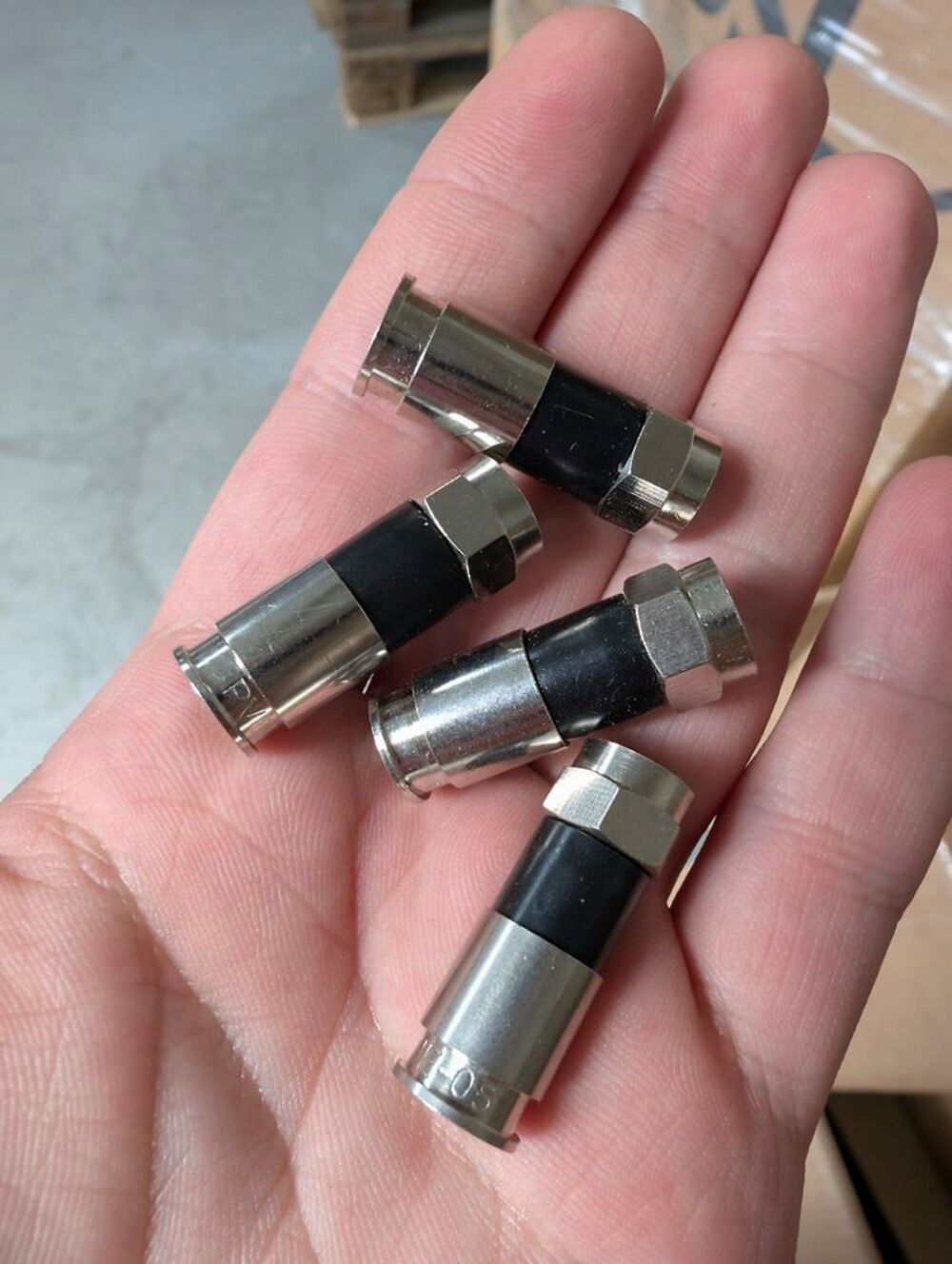 Lot de 50 connecteurs F &agrave; compression RG6 Perfect Vision PV6 Bricolage