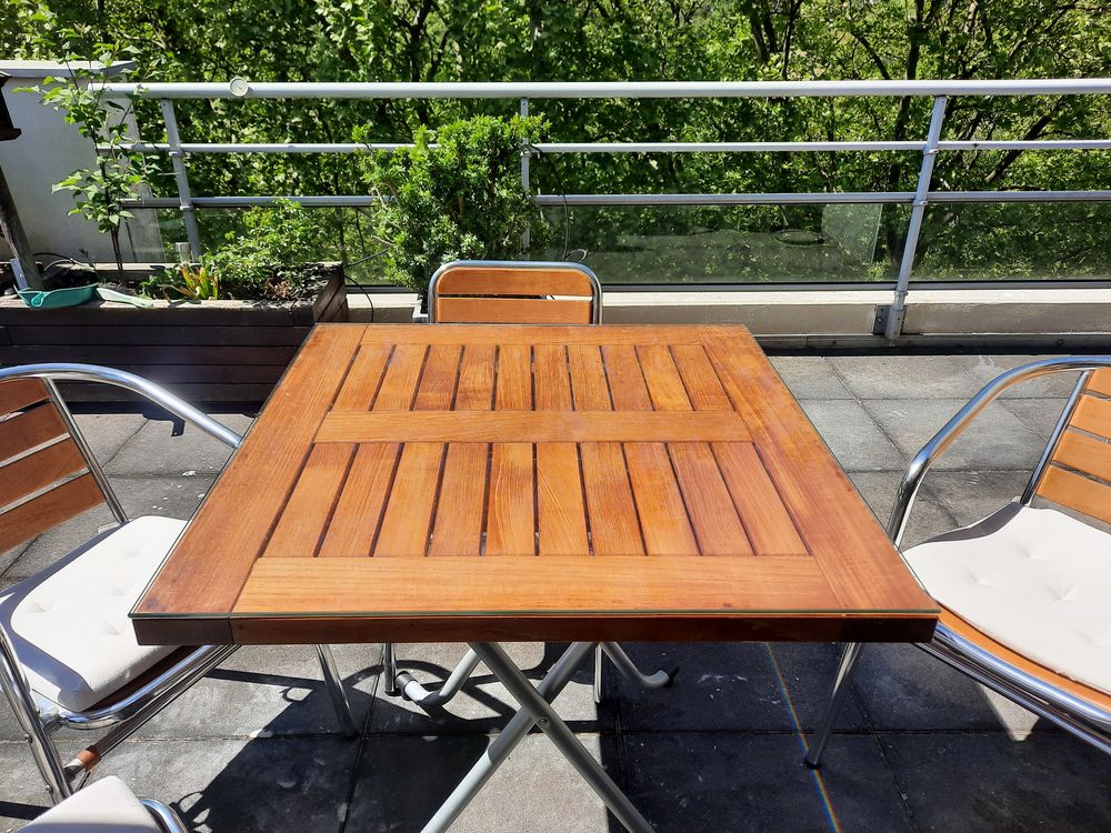 Table et 4 chaises de cuisine ou d'ext&eacute;rieur Cuisine