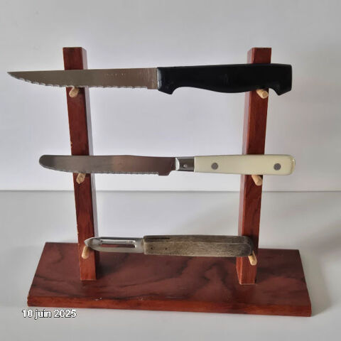 Muela Pr�sentoir bois (vide) pour 3 couteaux                 15 Saumur (49)