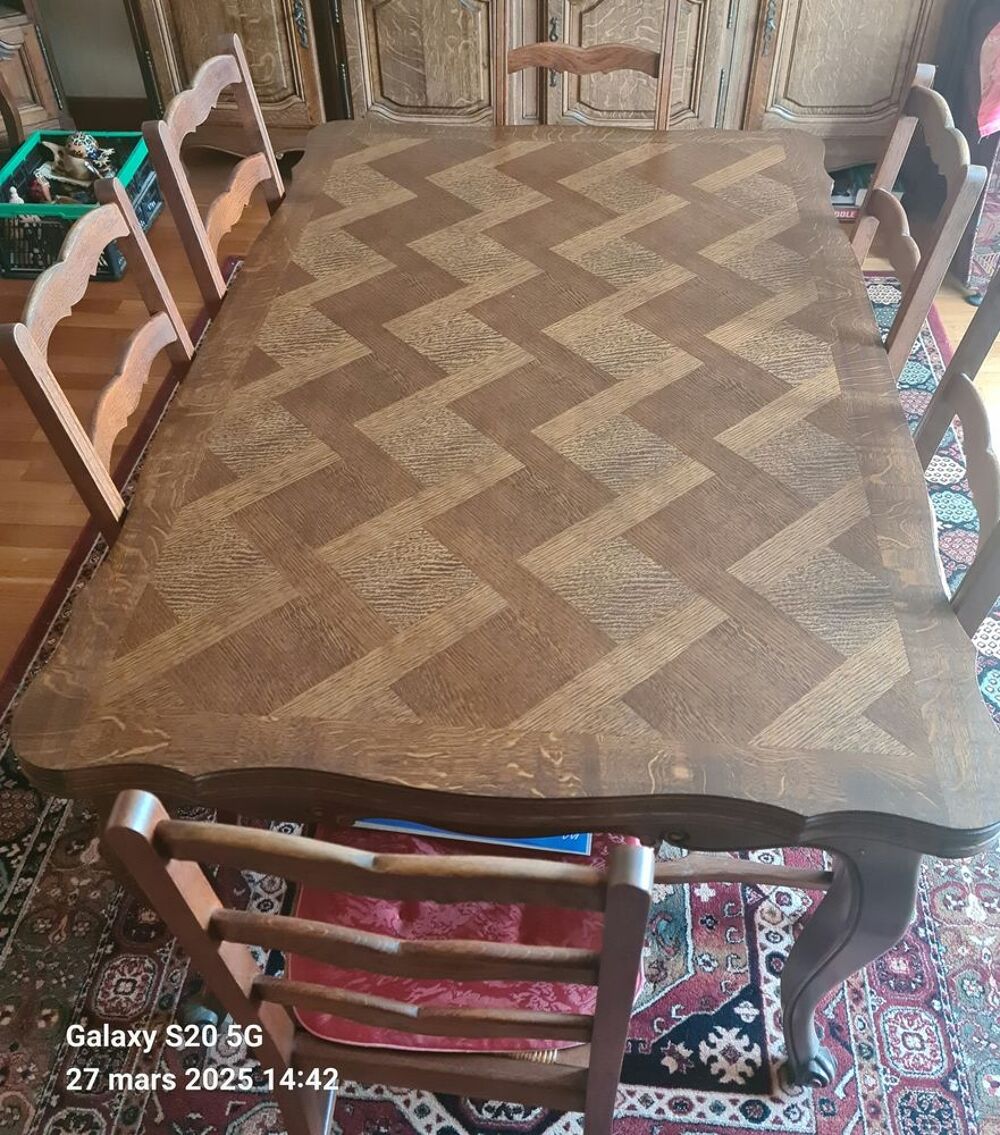 Belle table en ch&egrave;me massif avec 8 chaises r&eacute;gence Meubles